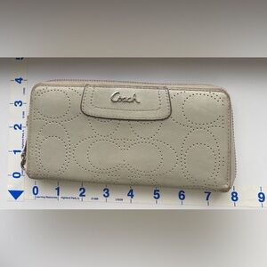 Vintage Coach Tan Wallet 🤍